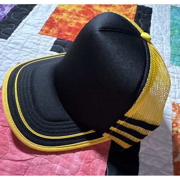 Stranger Things Dustin's OSFM Snapback Hat Season 5 Black/Yellow - Picture 2 of 6